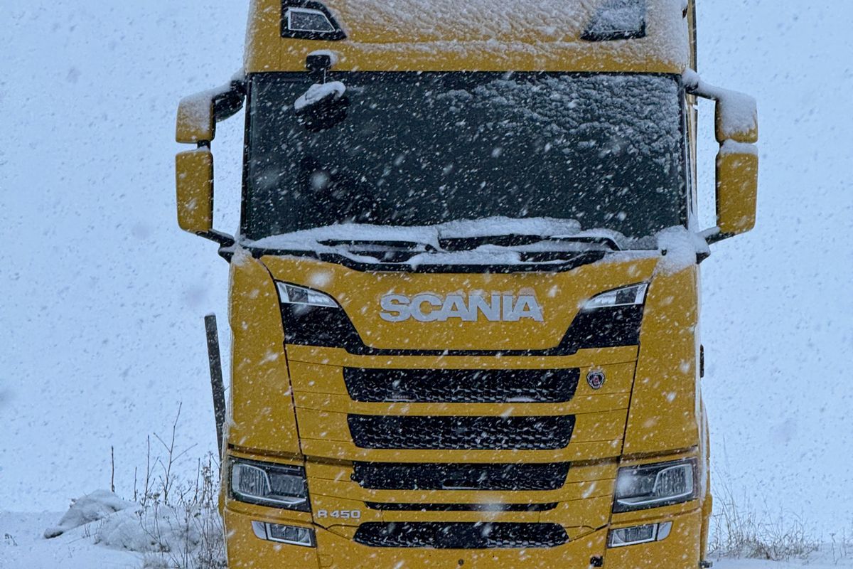 Scania R450 amarelo